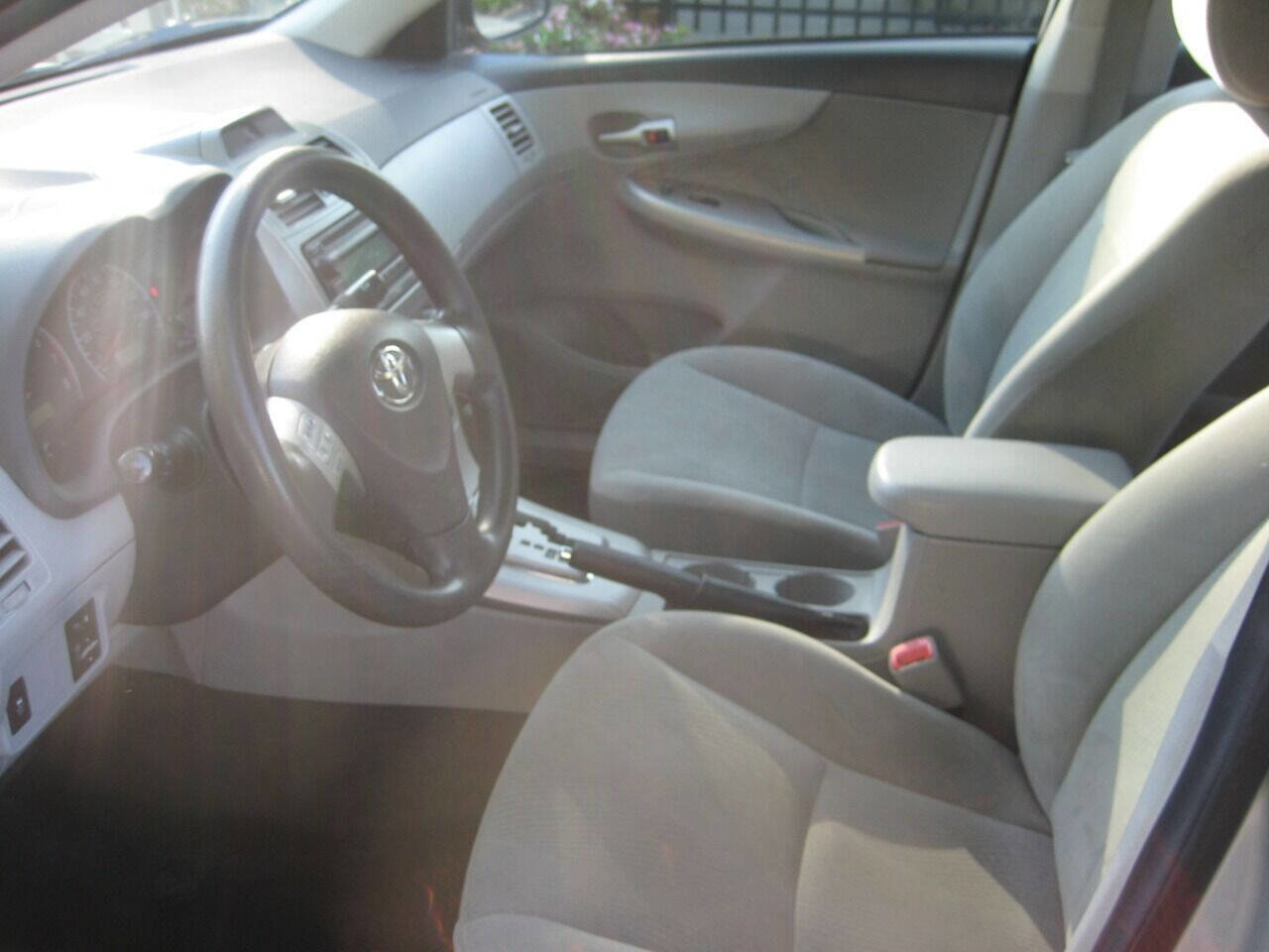 Used 2012 Toyota Corolla LE image 11