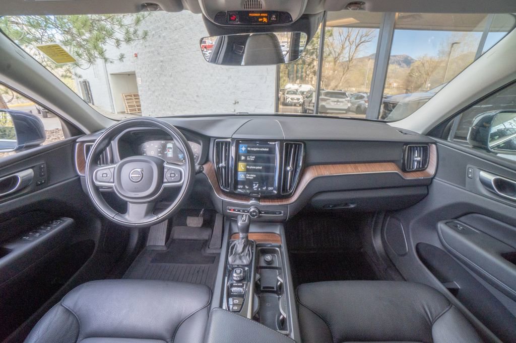 Used 2021 Volvo XC60 T5 Momentum w/ Climate Package image 15