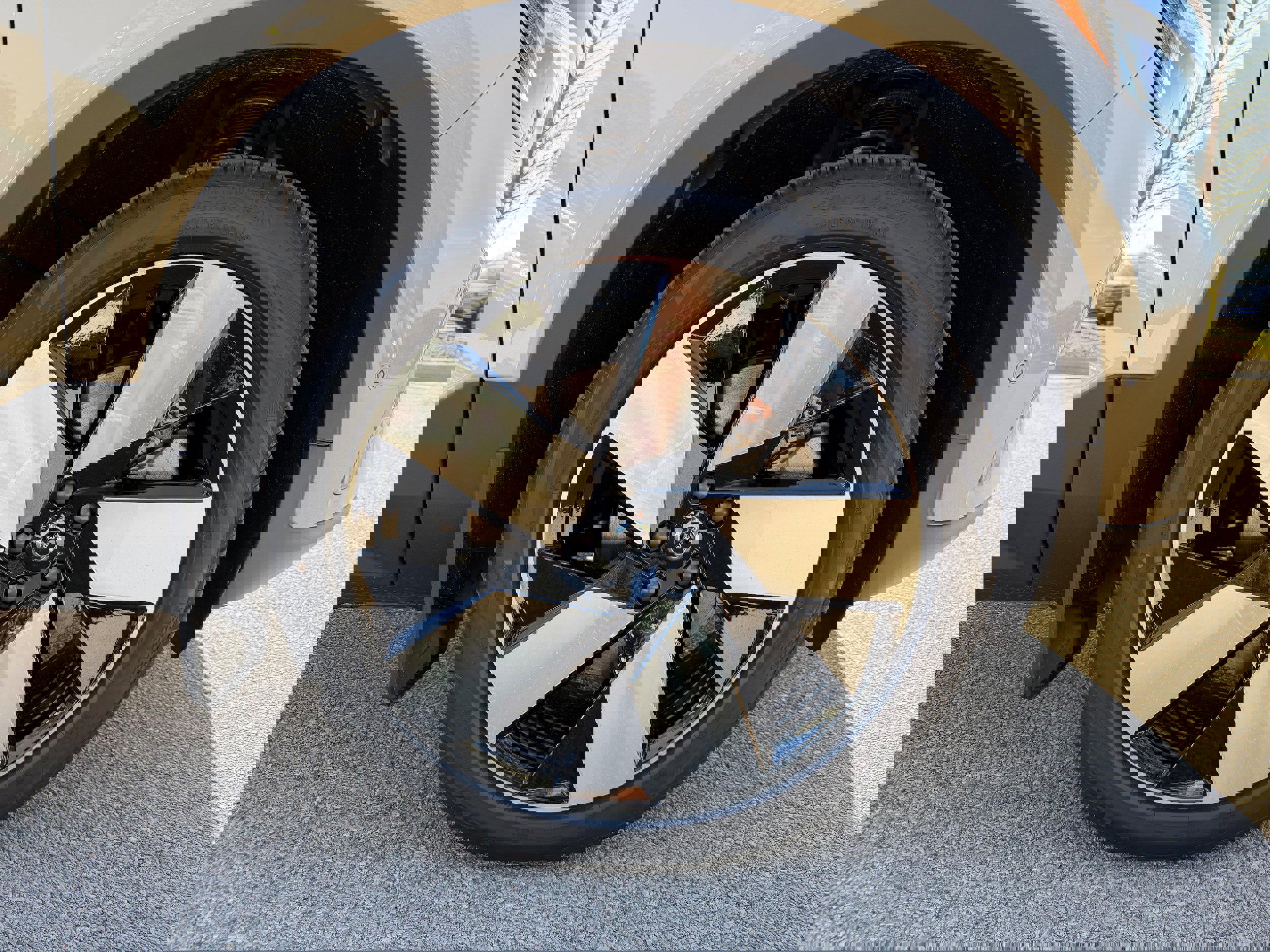 New 2026 Volvo EX40 Plus w/ Climate Package image 7