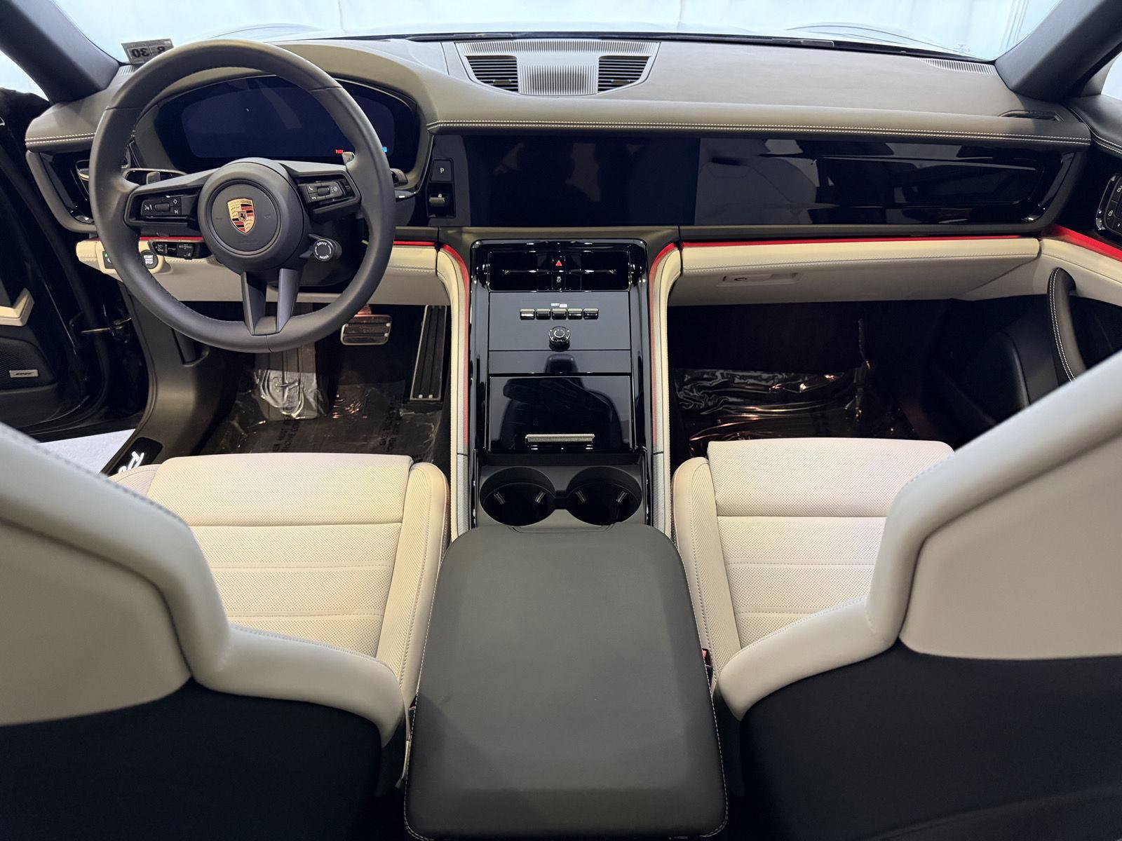 Certified 2025 Porsche Panamera 4 image 17