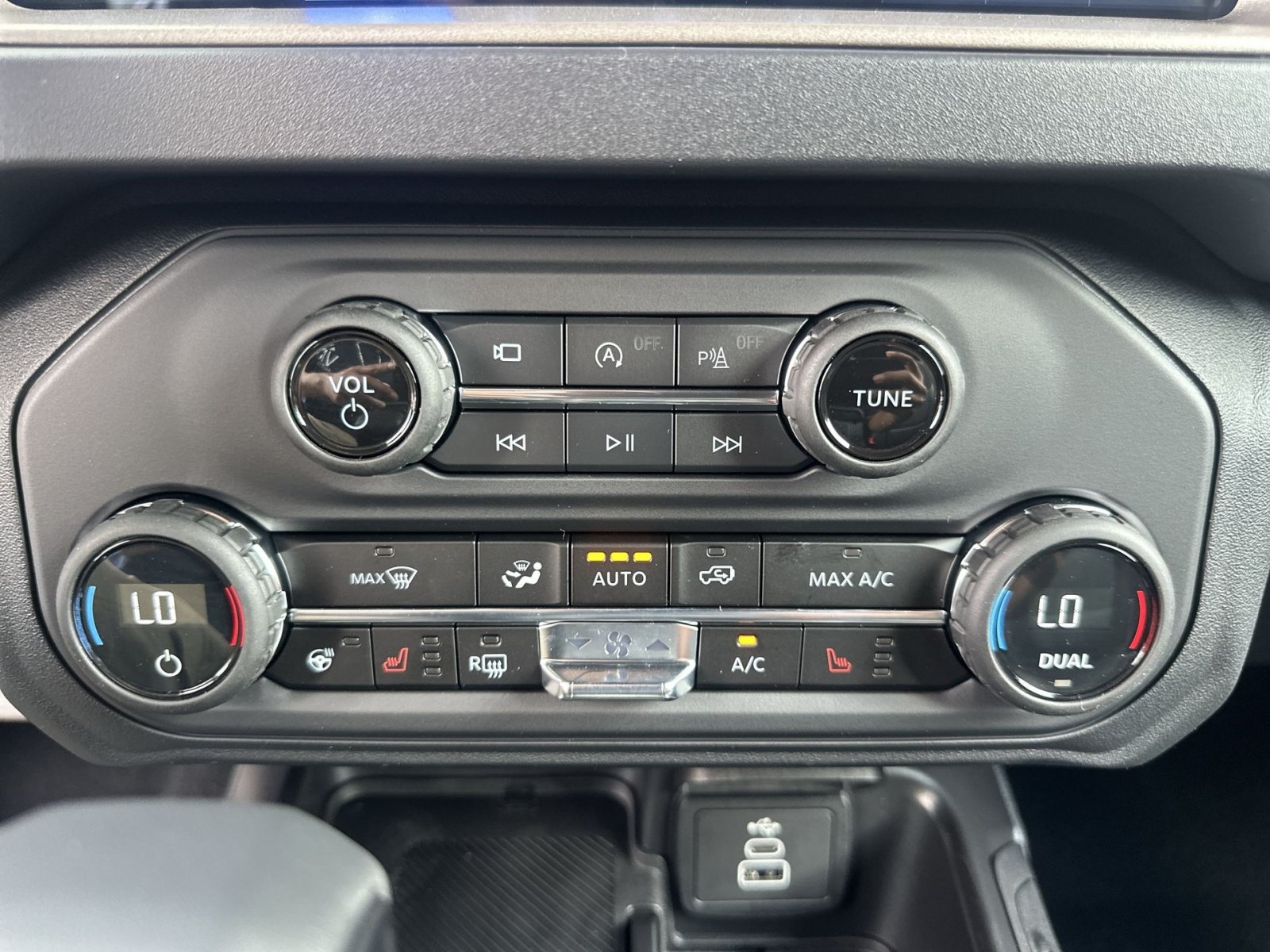 New 2026 Ford Bronco Outer Banks AWD/4WD image 29