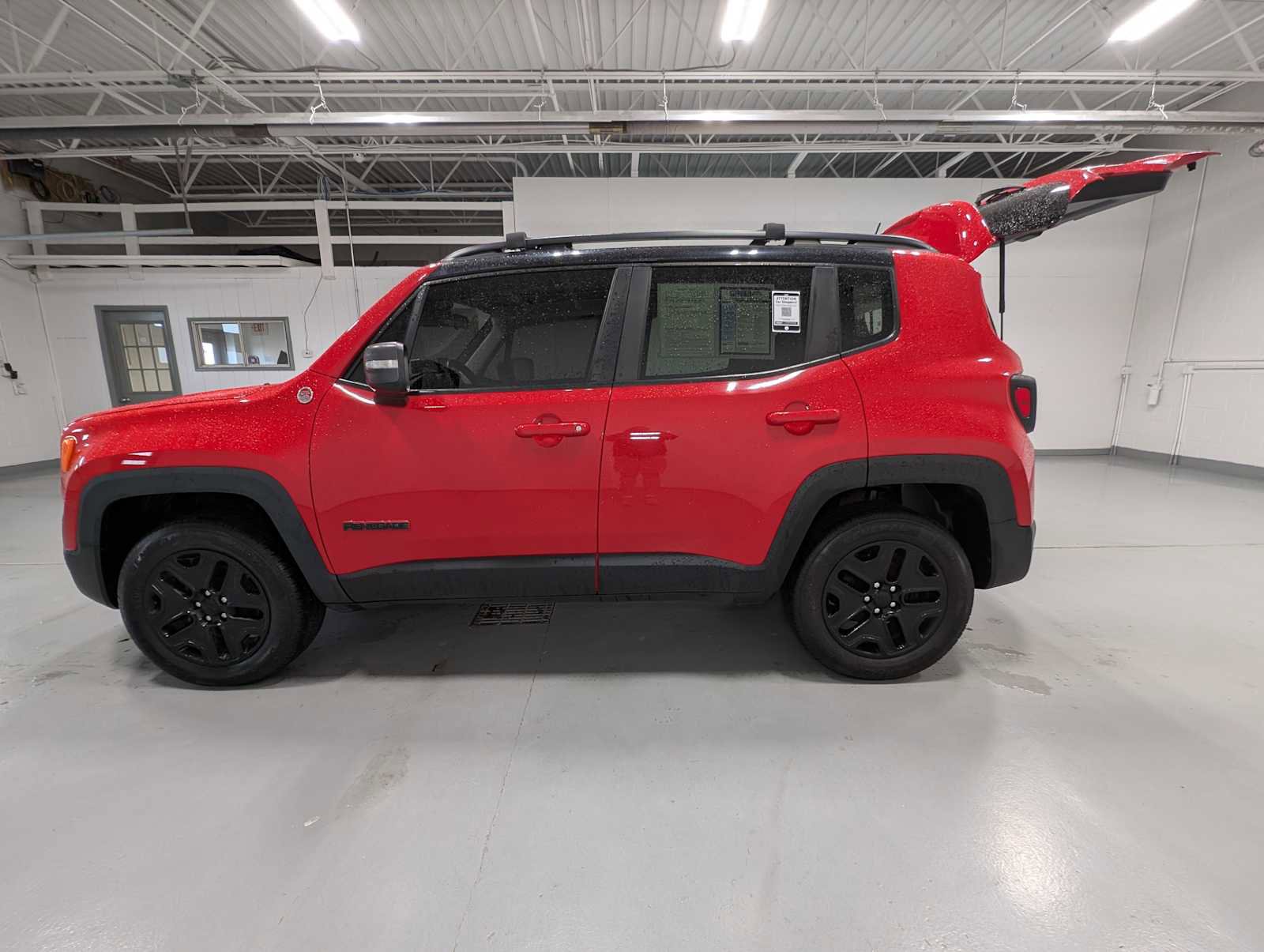 Used 2018 Jeep Renegade Trailhawk AWD/4WD image 12