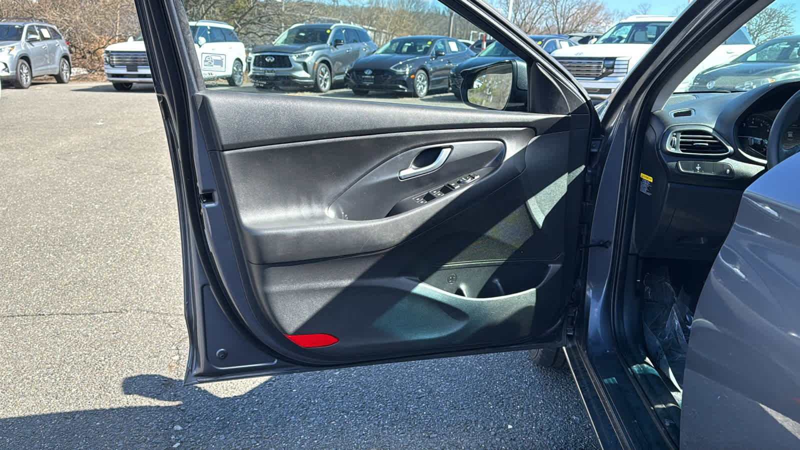 Used 2018 Hyundai Elantra GT image 11