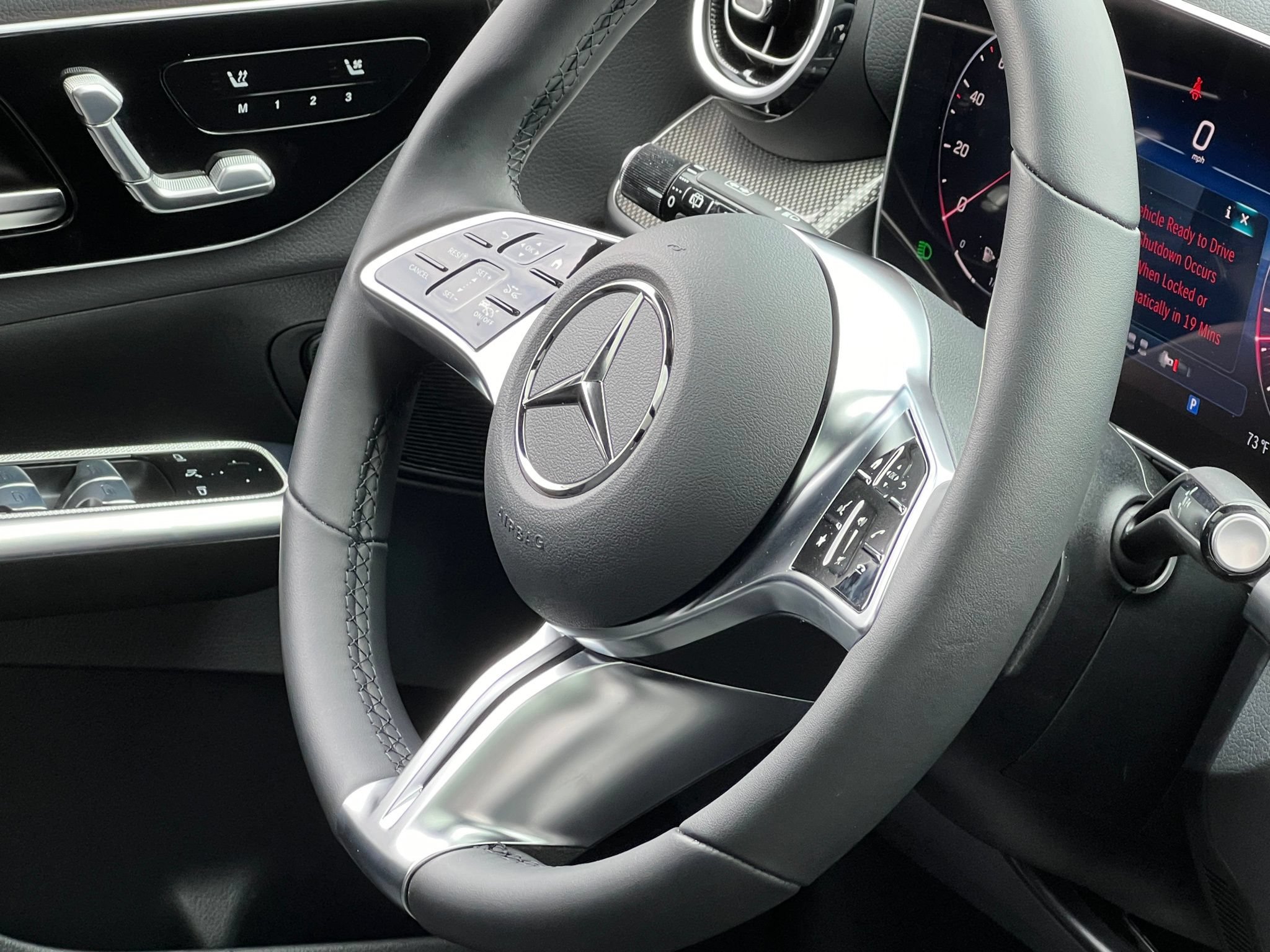 Used 2025 Mercedes-Benz GLC 300 4MATIC image 31