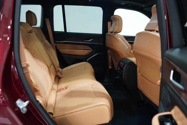 Used 2025 Jeep Grand Cherokee Summit w/ Obsidian Package image 34