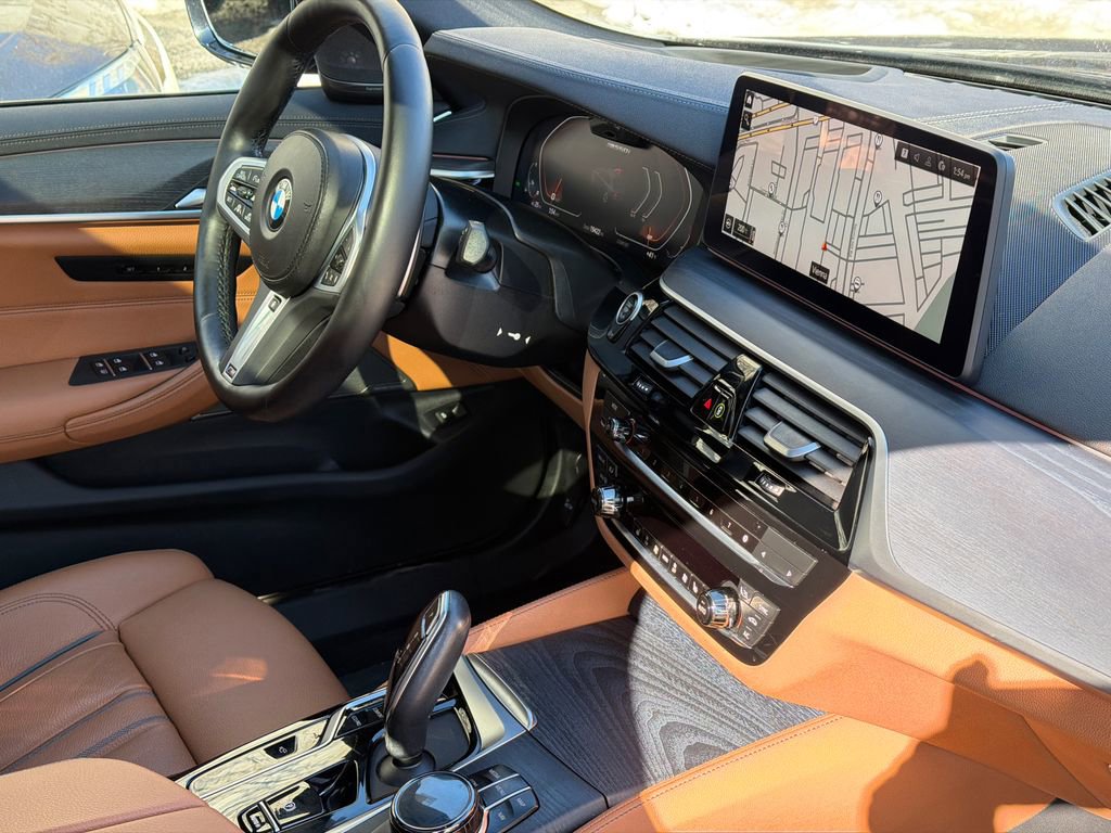 Used 2023 BMW M550i xDrive w/ Executive Package image 9