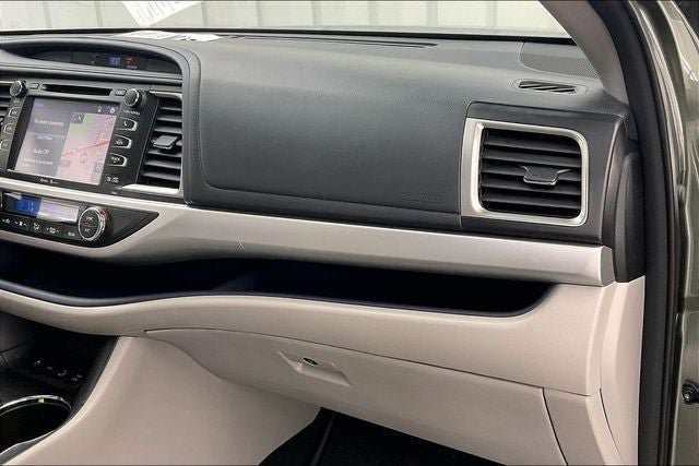 Used 2015 Toyota Highlander XLE AWD/4WD image 18