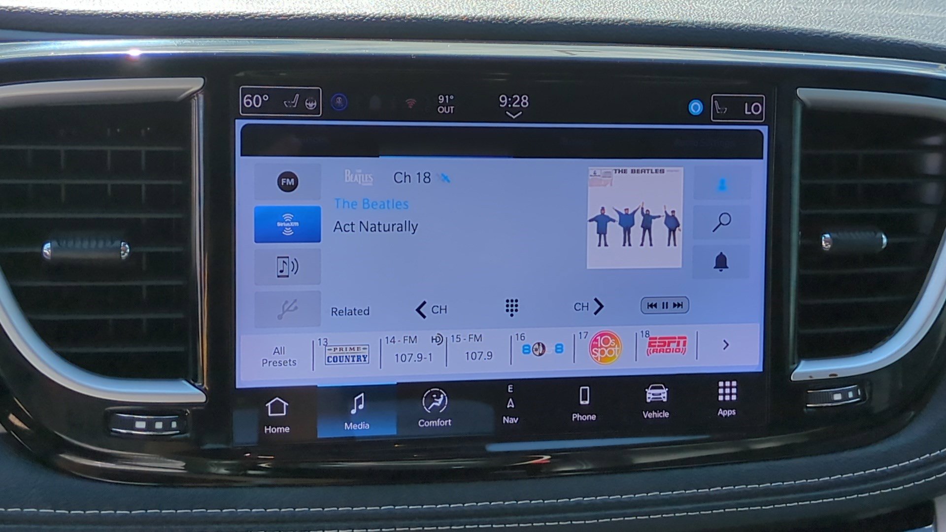 Used 2024 Chrysler Pacifica Limited FWD image 22