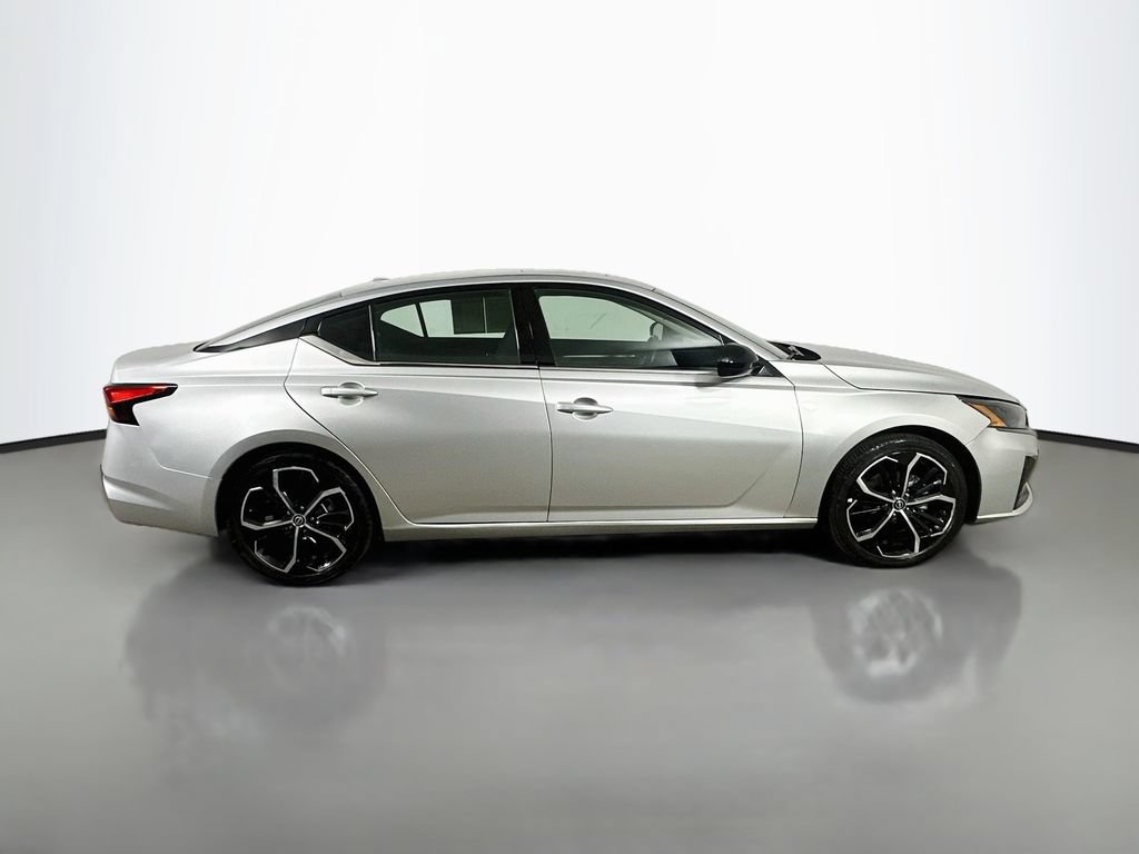 Used 2024 Nissan Altima 2.5 SR w/ SR Premium Package FWD image 7
