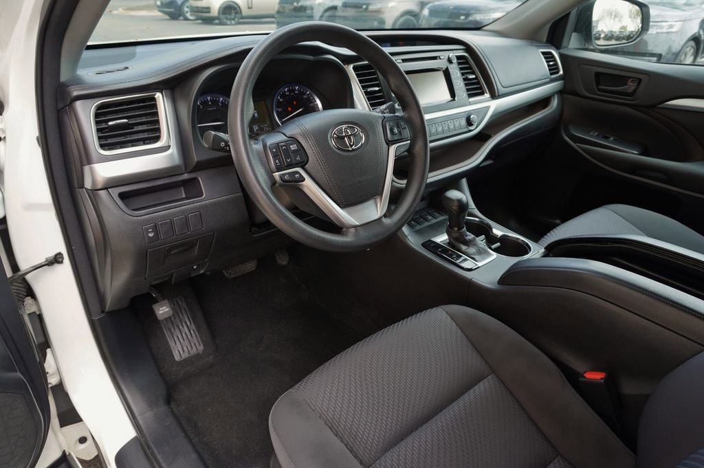 Used 2016 Toyota Highlander LE image 11