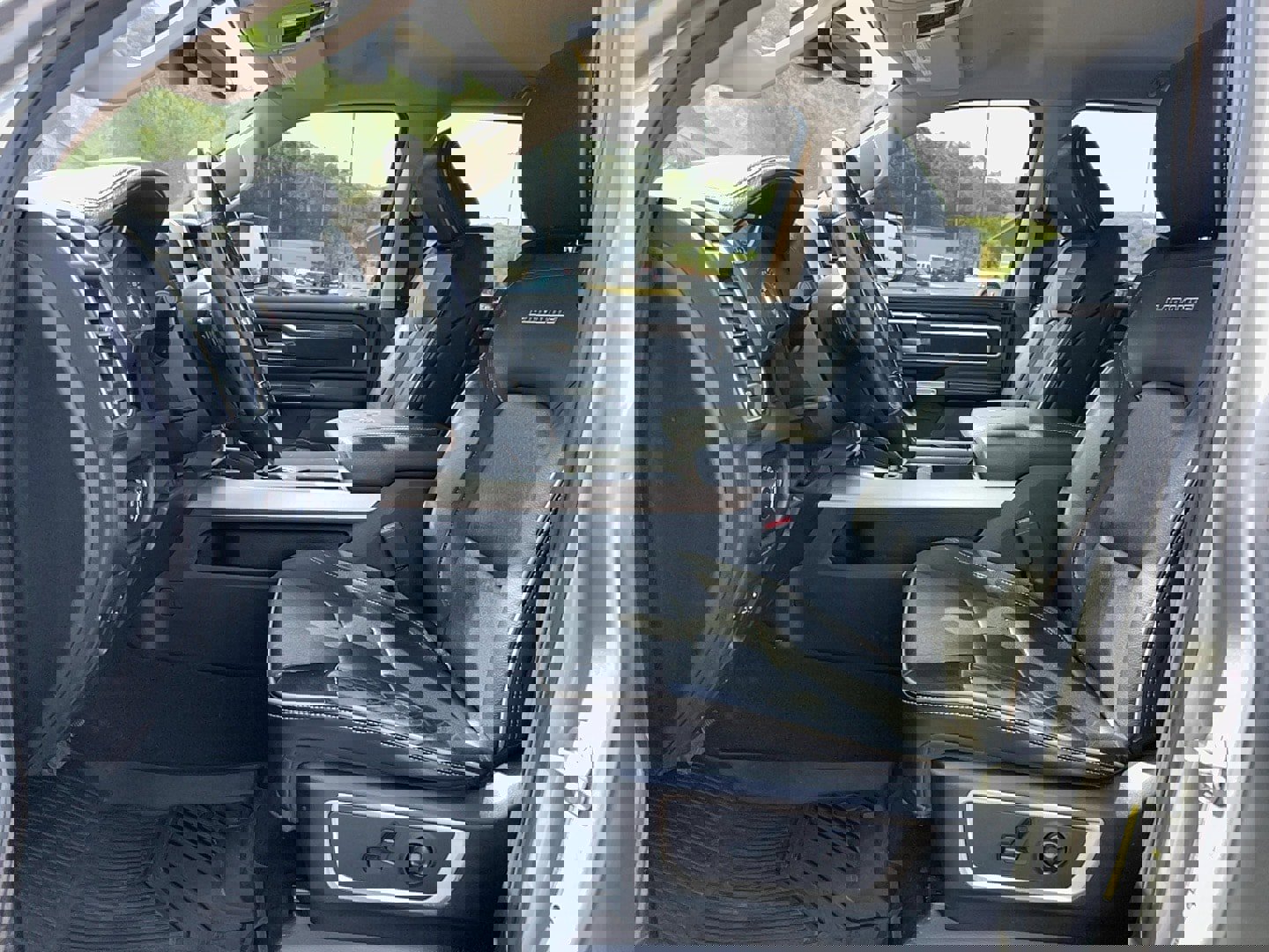 Used 2019 RAM 1500 Laramie image 11