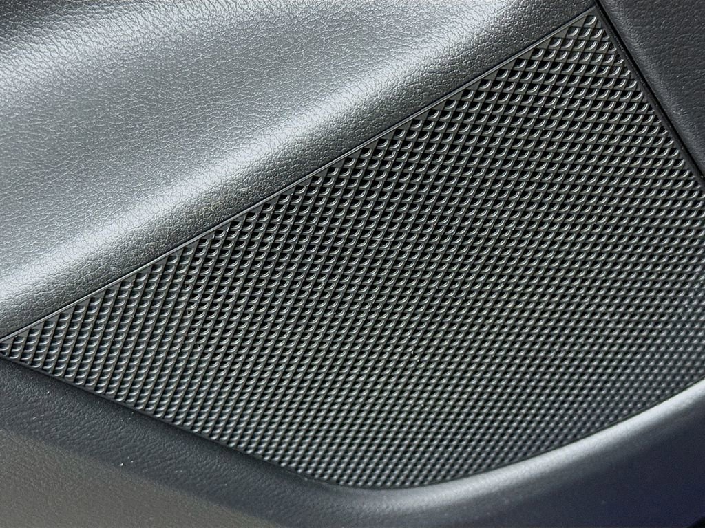 Used 2017 INFINITI QX30 image 20