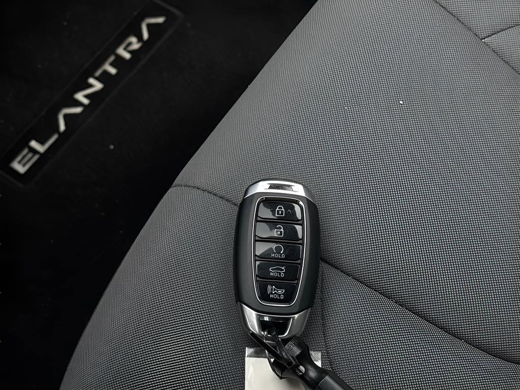 Used 2023 Hyundai Elantra SEL w/ Convenience Package image 35