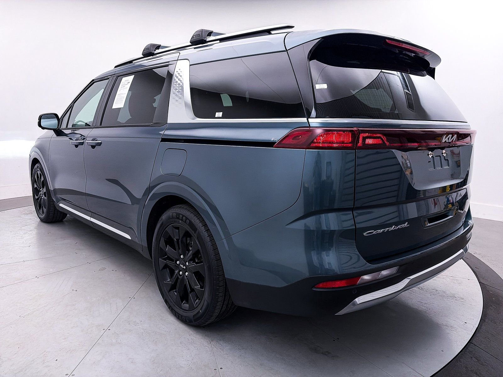 Used 2022 Kia Carnival SX image 15