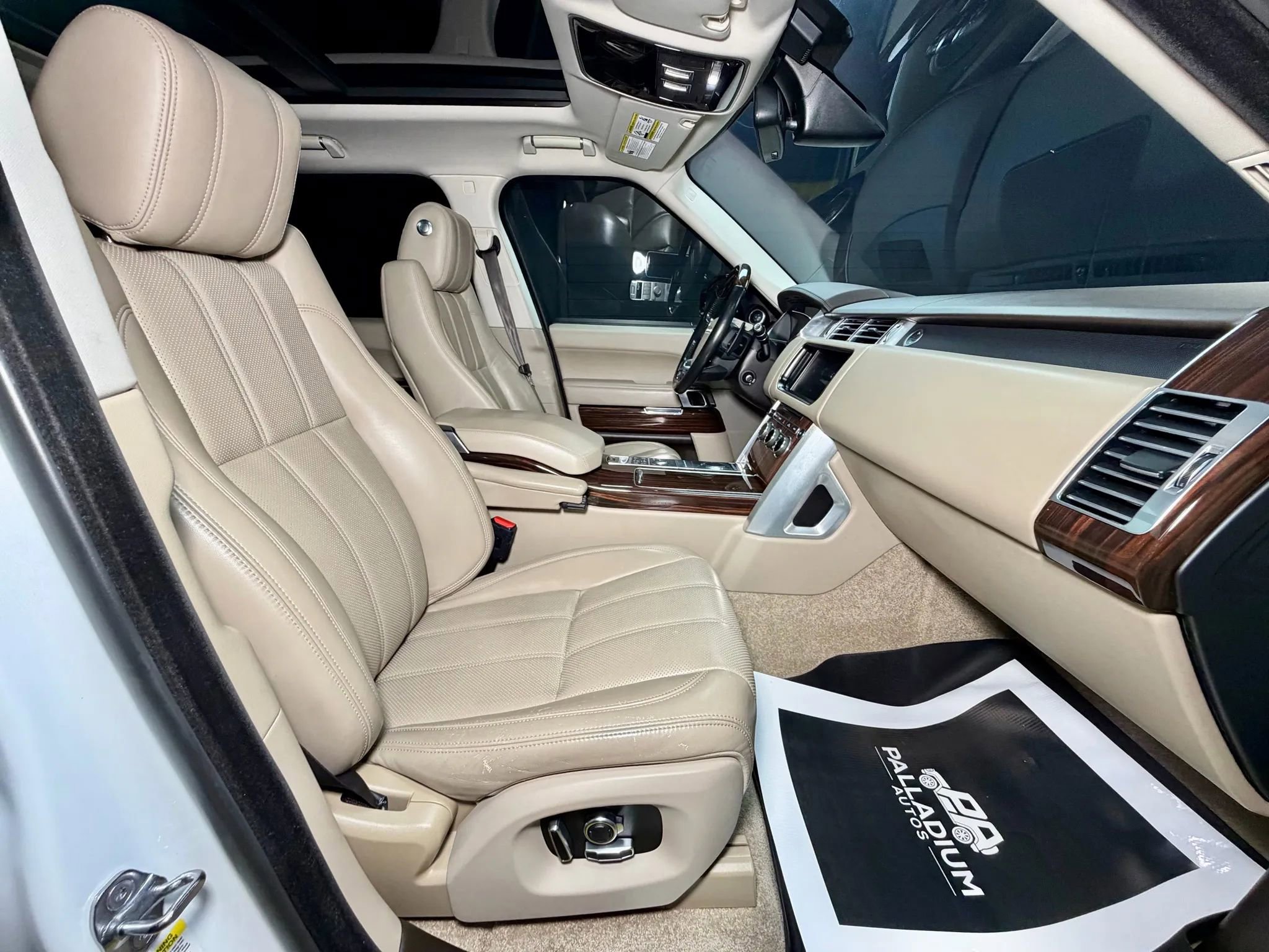 Used 2016 Land Rover Range Rover HSE image 56