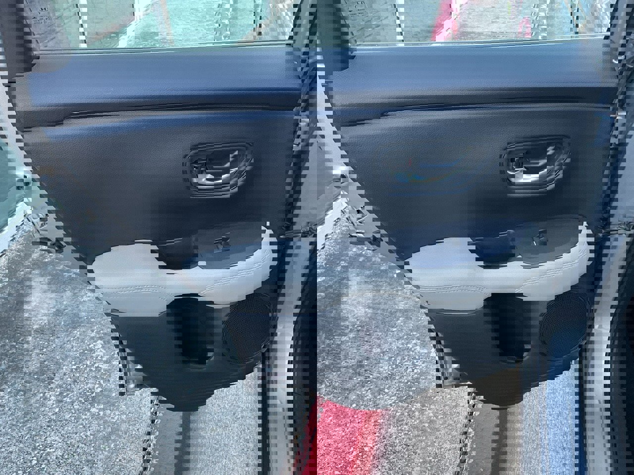 Used 2025 Honda HR-V LX image 18