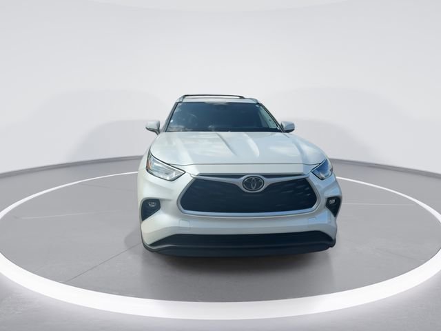 Used 2021 Toyota Highlander XLE image 3