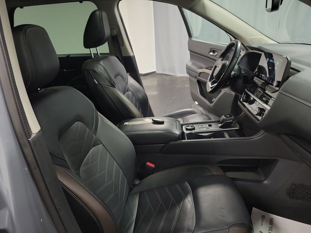 Used 2022 Nissan Pathfinder Platinum w/ Cargo Package image 23