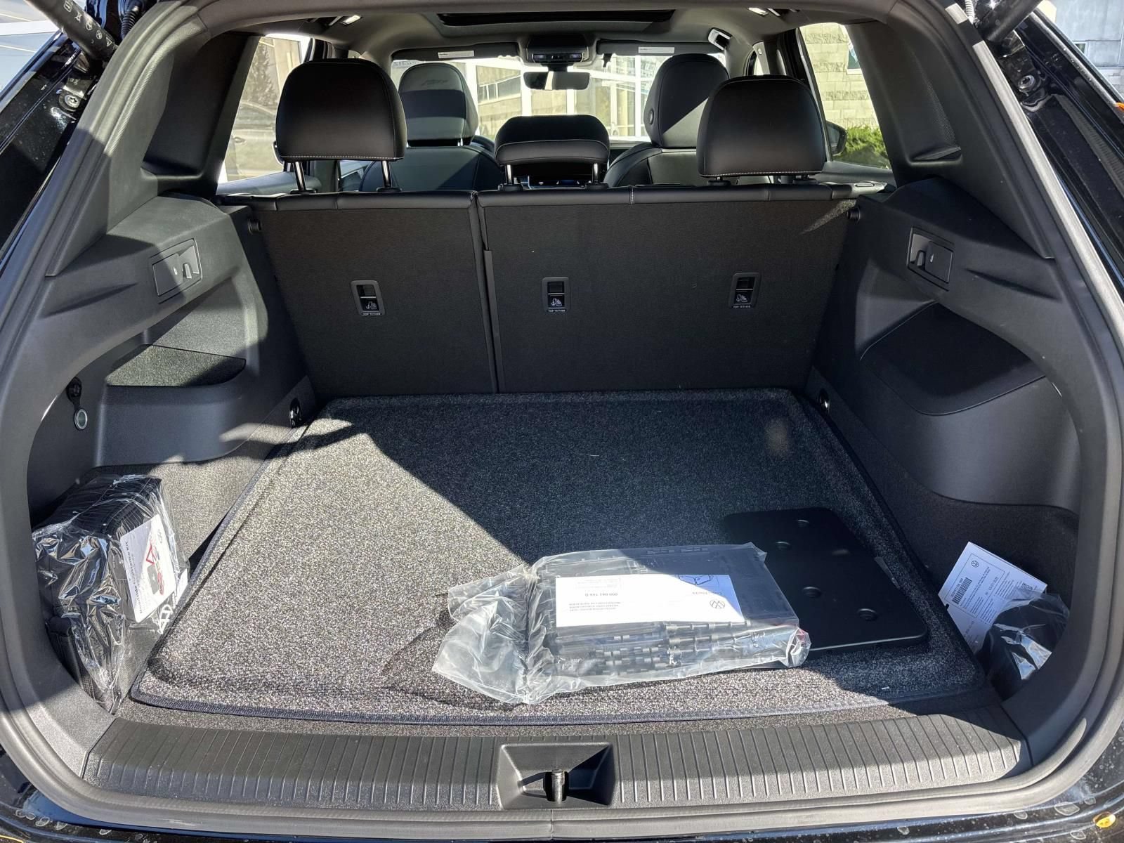 New 2026 Volkswagen Tiguan SE R-Line AWD/4WD image 9