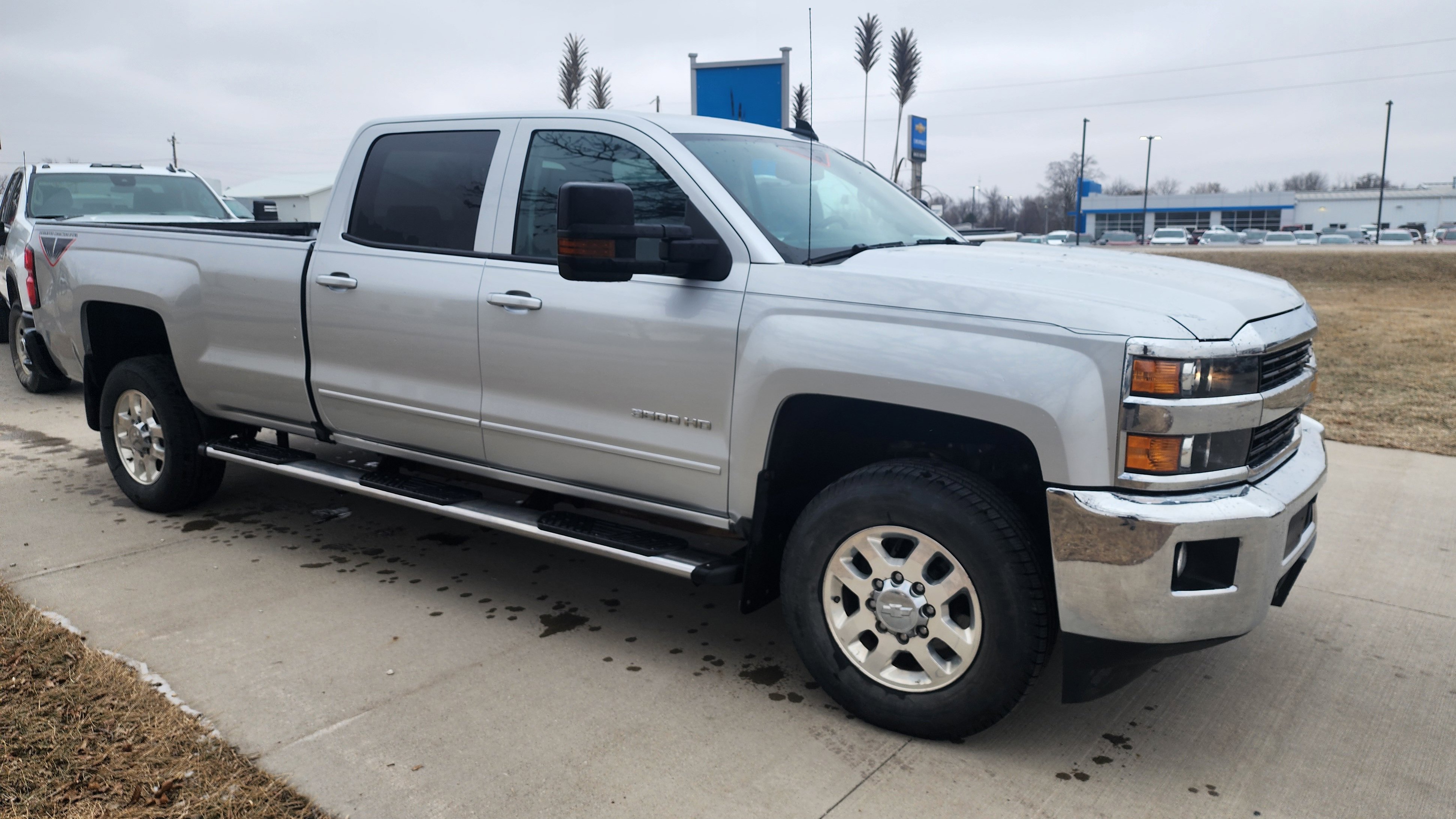 Used 2015 Chevrolet Silverado 2500 LT w/ LT Convenience Package image 3