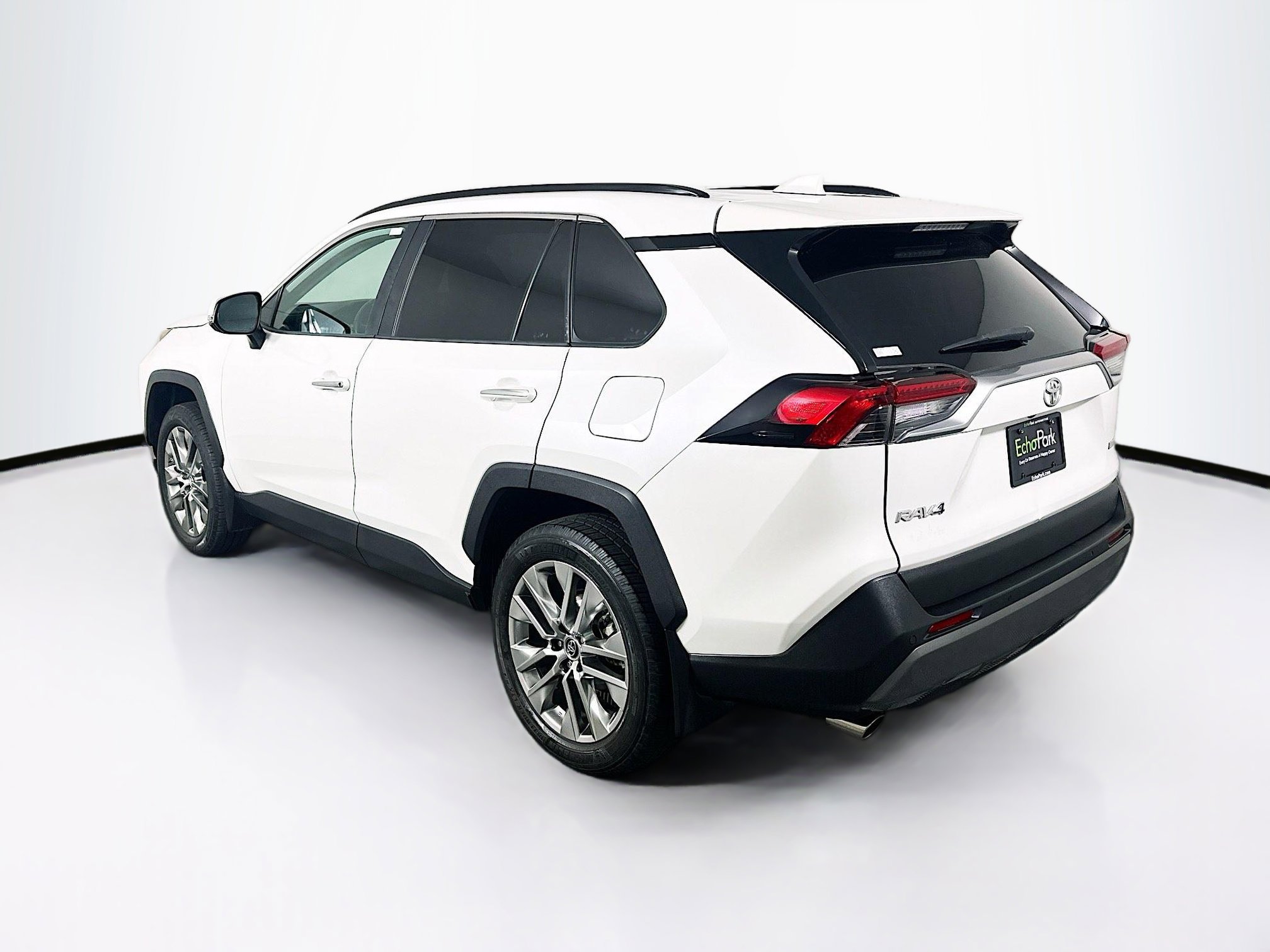 Used 2019 Toyota RAV4 Limited w/ Cold Weather Package FWD image 5
