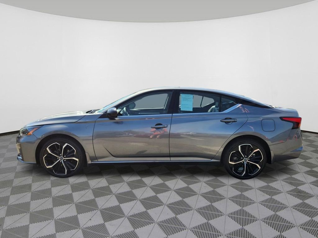 Used 2023 Nissan Altima 2.5 SR AWD/4WD image 5