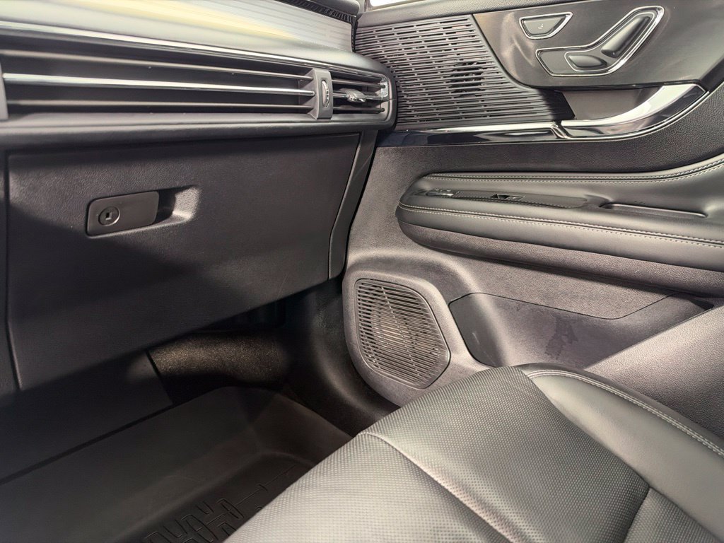 Used 2022 Lincoln Corsair AWD w/ Premium Package image 13