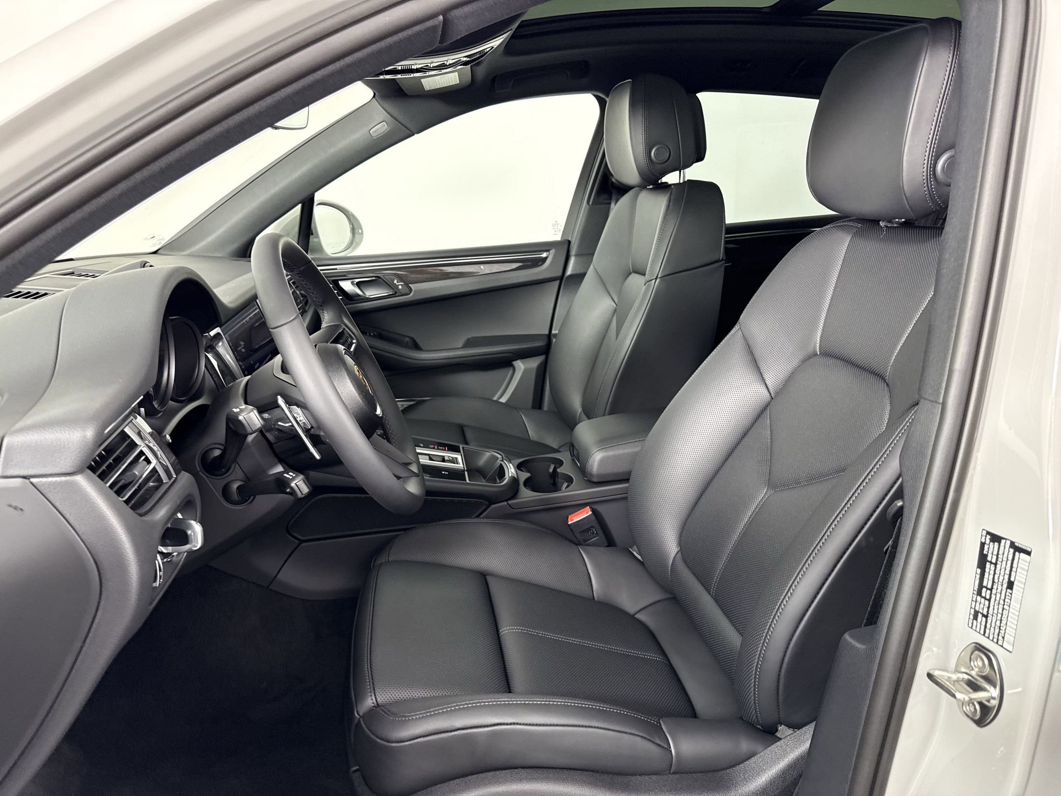 New 2025 Porsche Macan image 5