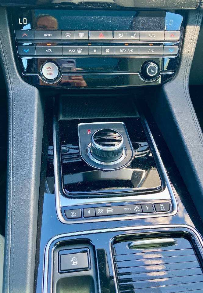 Used 2020 Jaguar F-PACE Prestige AWD/4WD image 14