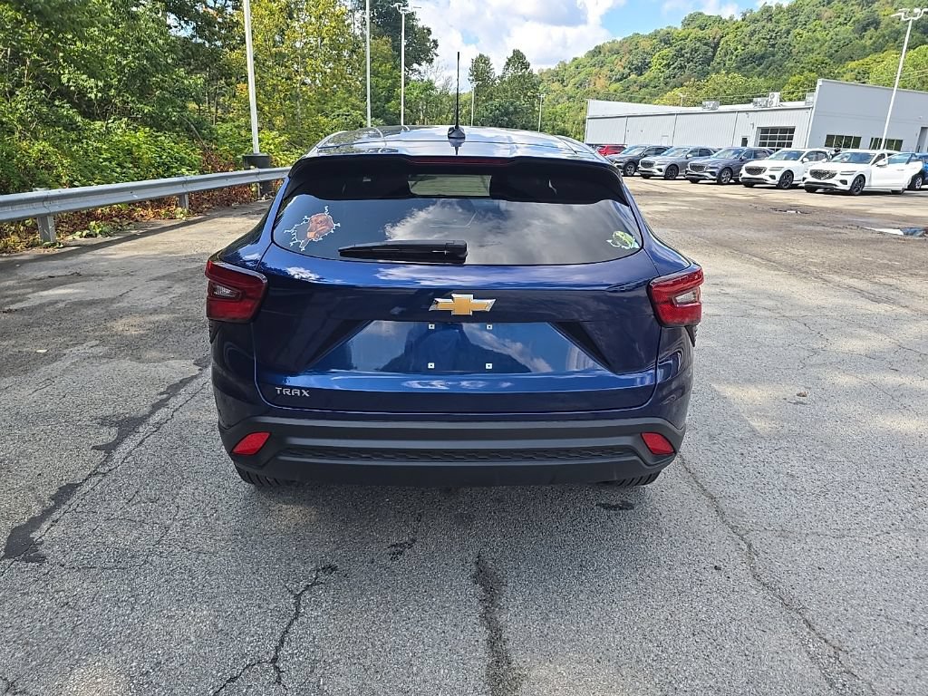 Certified 2024 Chevrolet Trax LS w/ LS Convenience Package FWD image 4