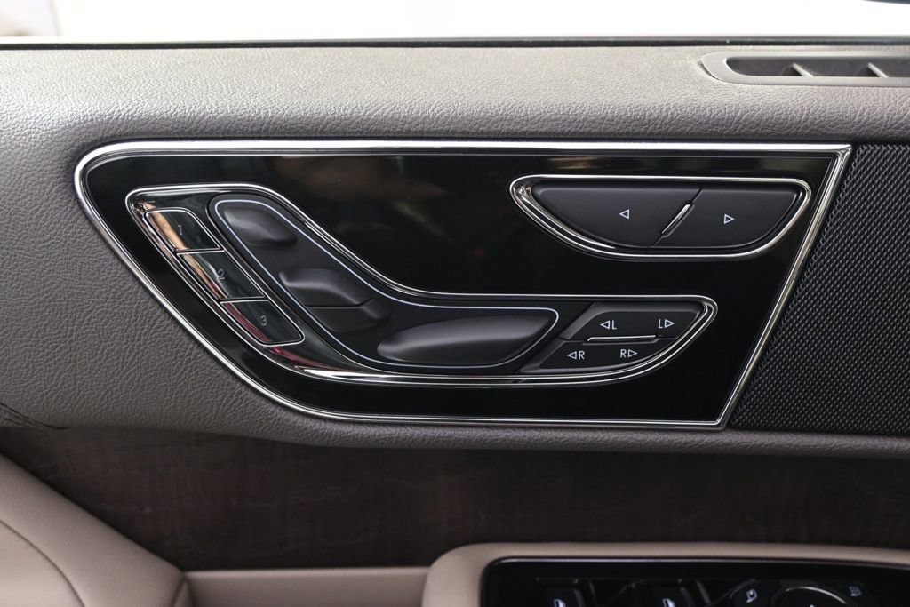 Certified 2023 Lincoln Navigator Reserve w/ Monochromatic Package image 14