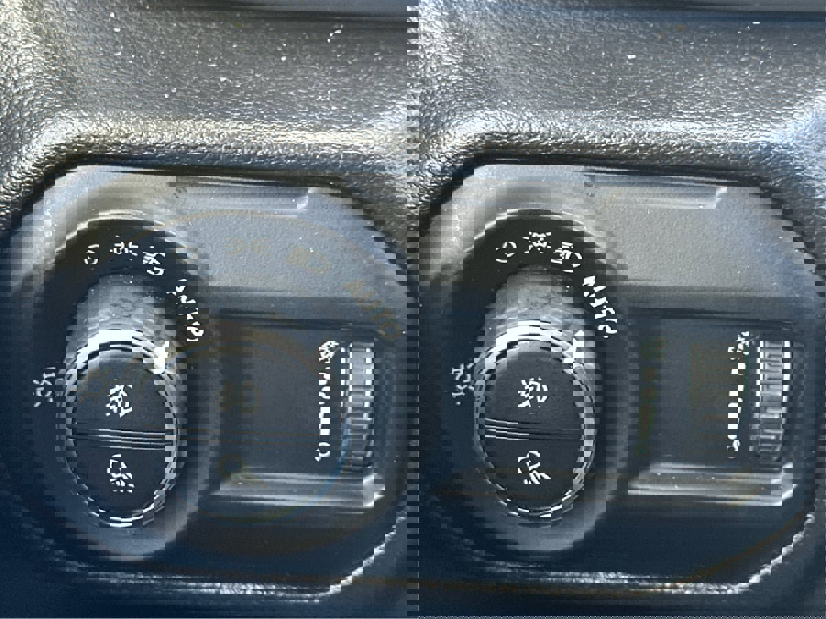 Used 2023 Jeep Gladiator Overland image 16