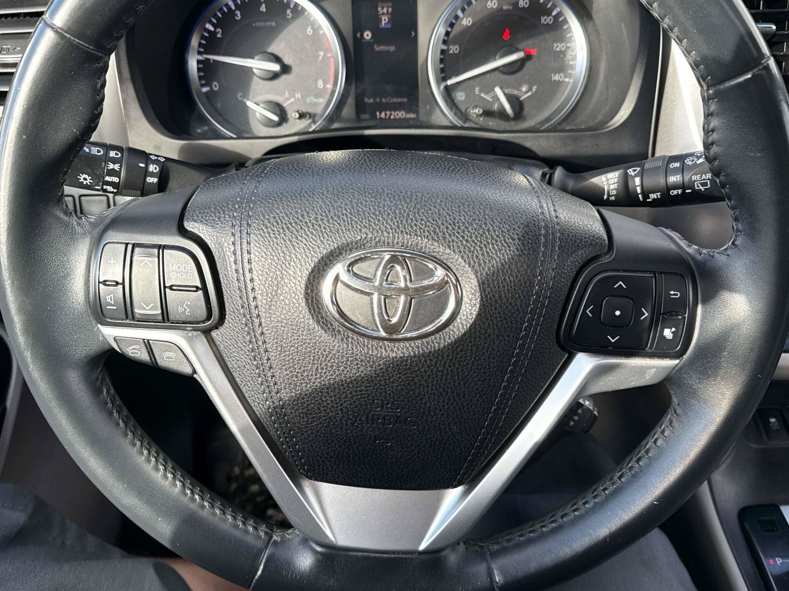 Used 2016 Toyota Highlander XLE w/ Four Season Floor Mat Package AWD/4WD image 29