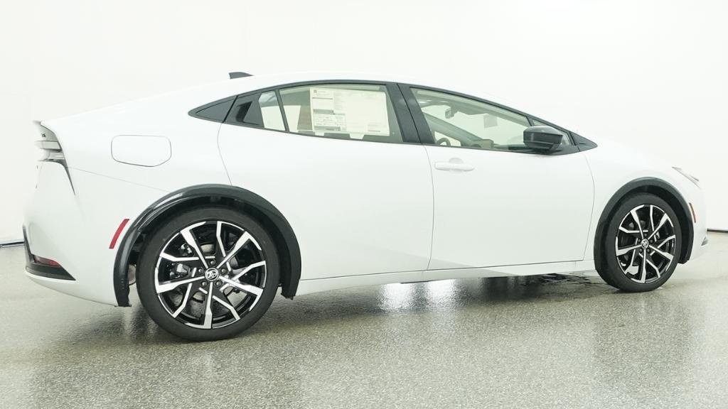 New 2026 Toyota Prius Plug-In Hybrid FWD image 3