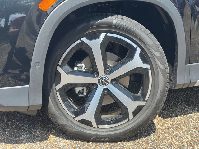 New 2026 Volkswagen Tiguan SE FWD image 2