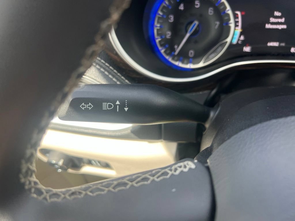 Certified 2023 Chrysler Pacifica Limited FWD image 36