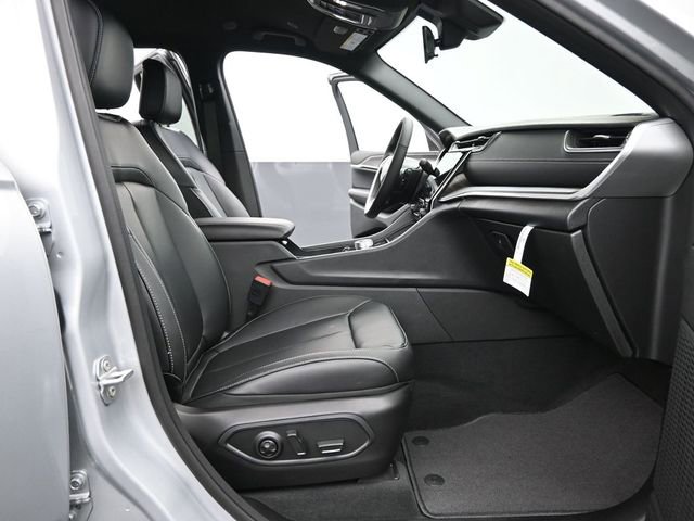 New 2025 Jeep Grand Cherokee L Limited w/ Black Appearance Package image 20