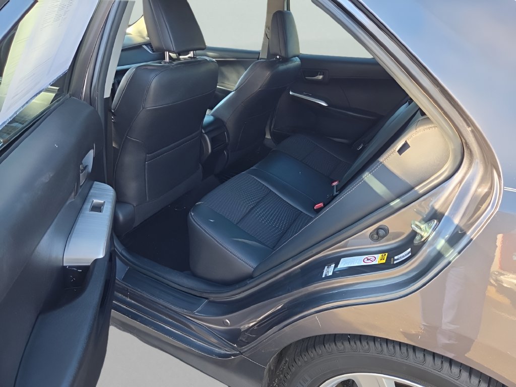 Used 2014 Toyota Camry SE FWD image 11