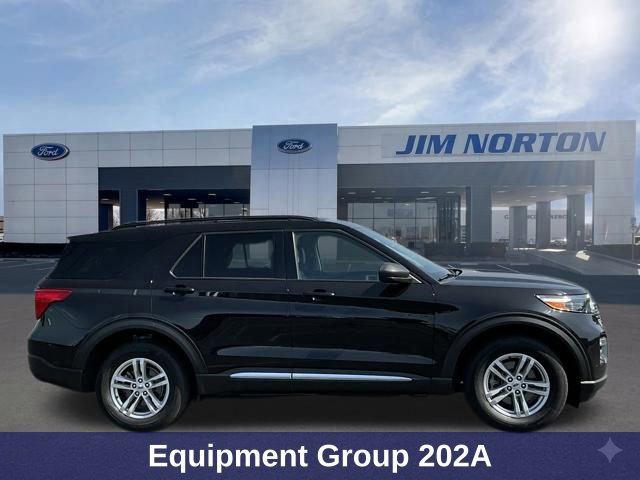 Used 2023 Ford Explorer XLT w/ Equipment Group 202A AWD/4WD image 3