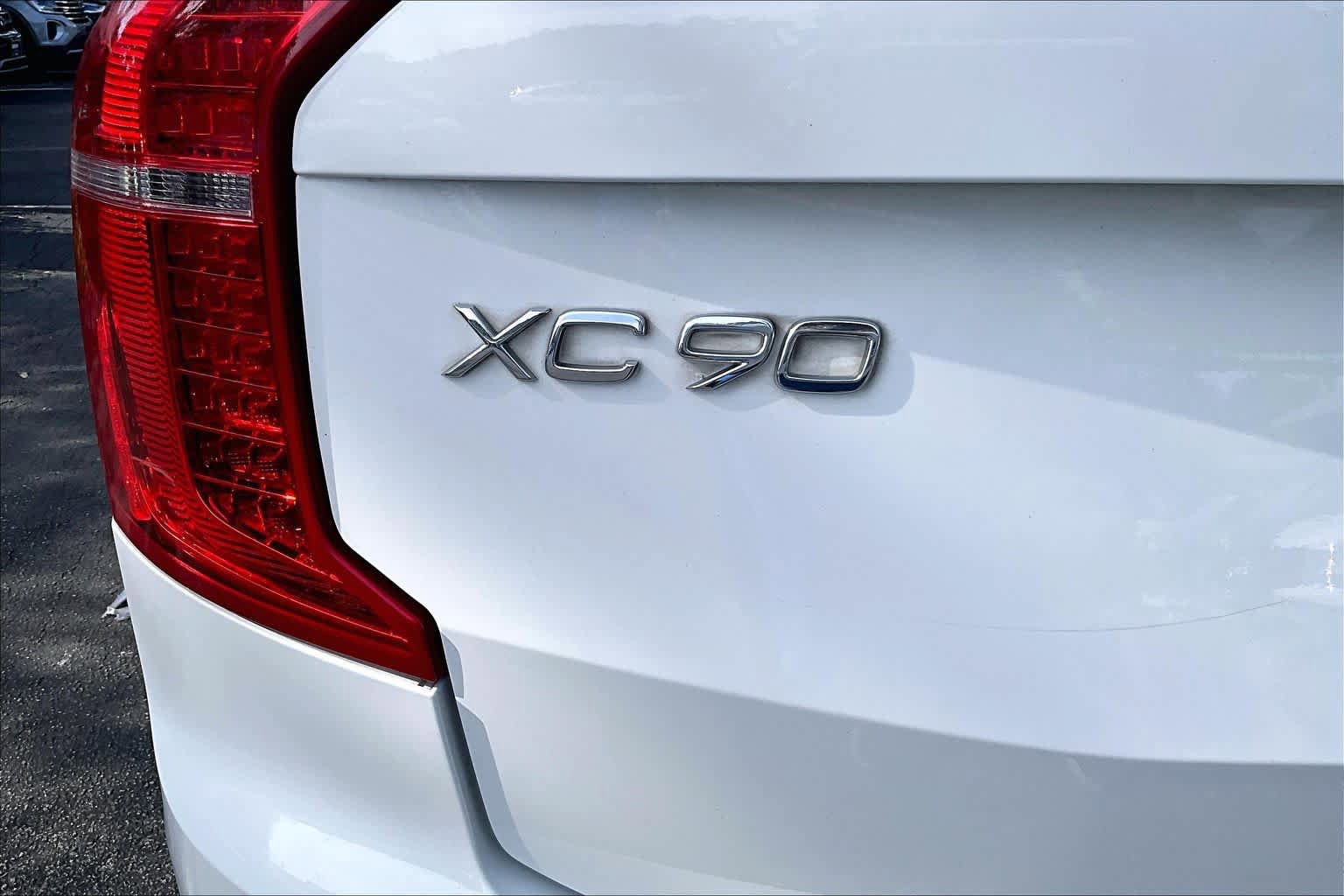 Used 2019 Volvo XC90 T5 Momentum w/ Protection Package FWD image 10