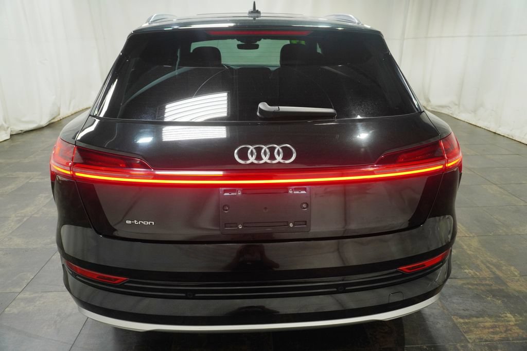 Used 2019 Audi e-tron Prestige w/ Prestige Package AWD/4WD image 5