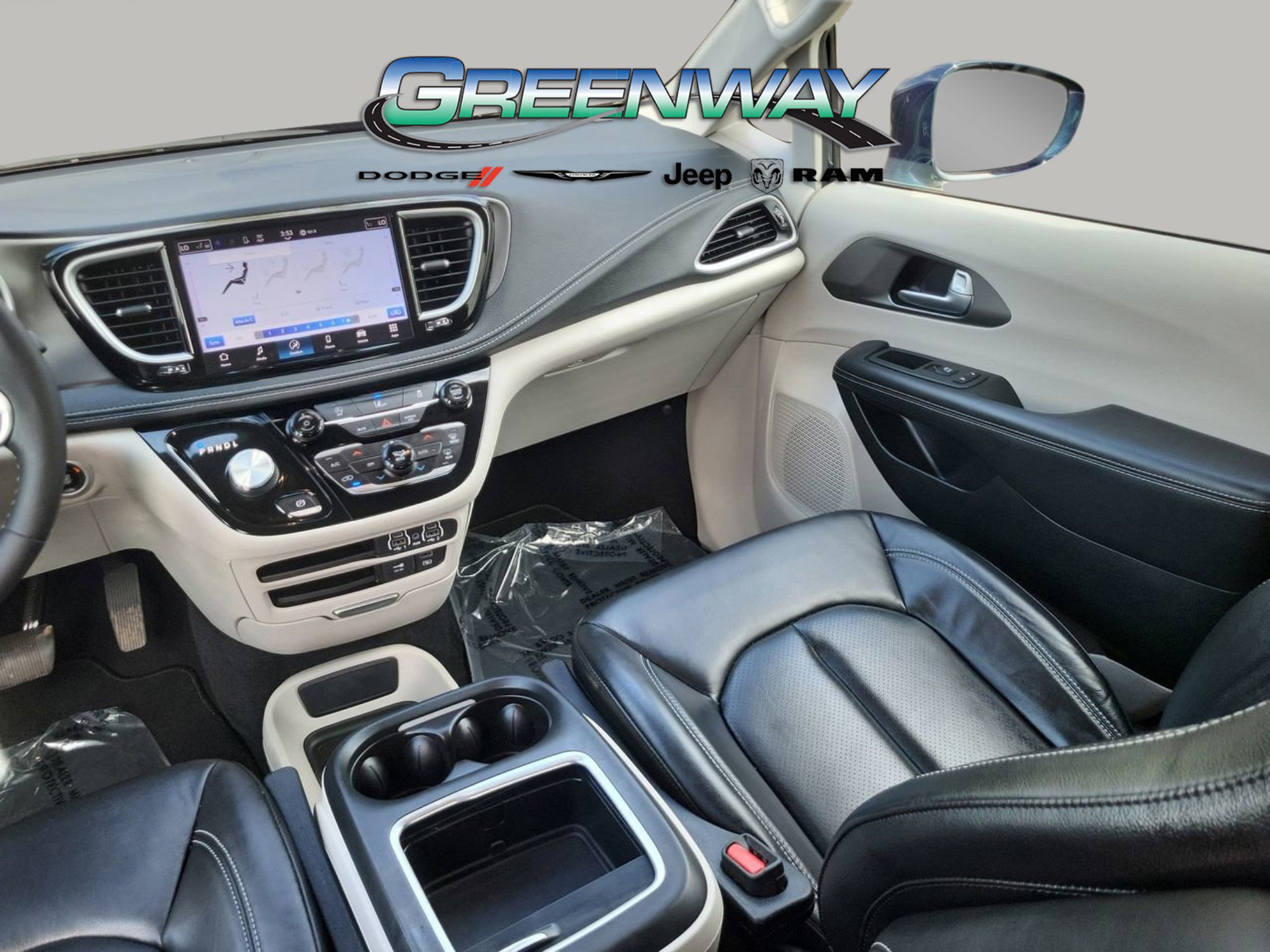 Used 2022 Chrysler Pacifica Touring-L image 14