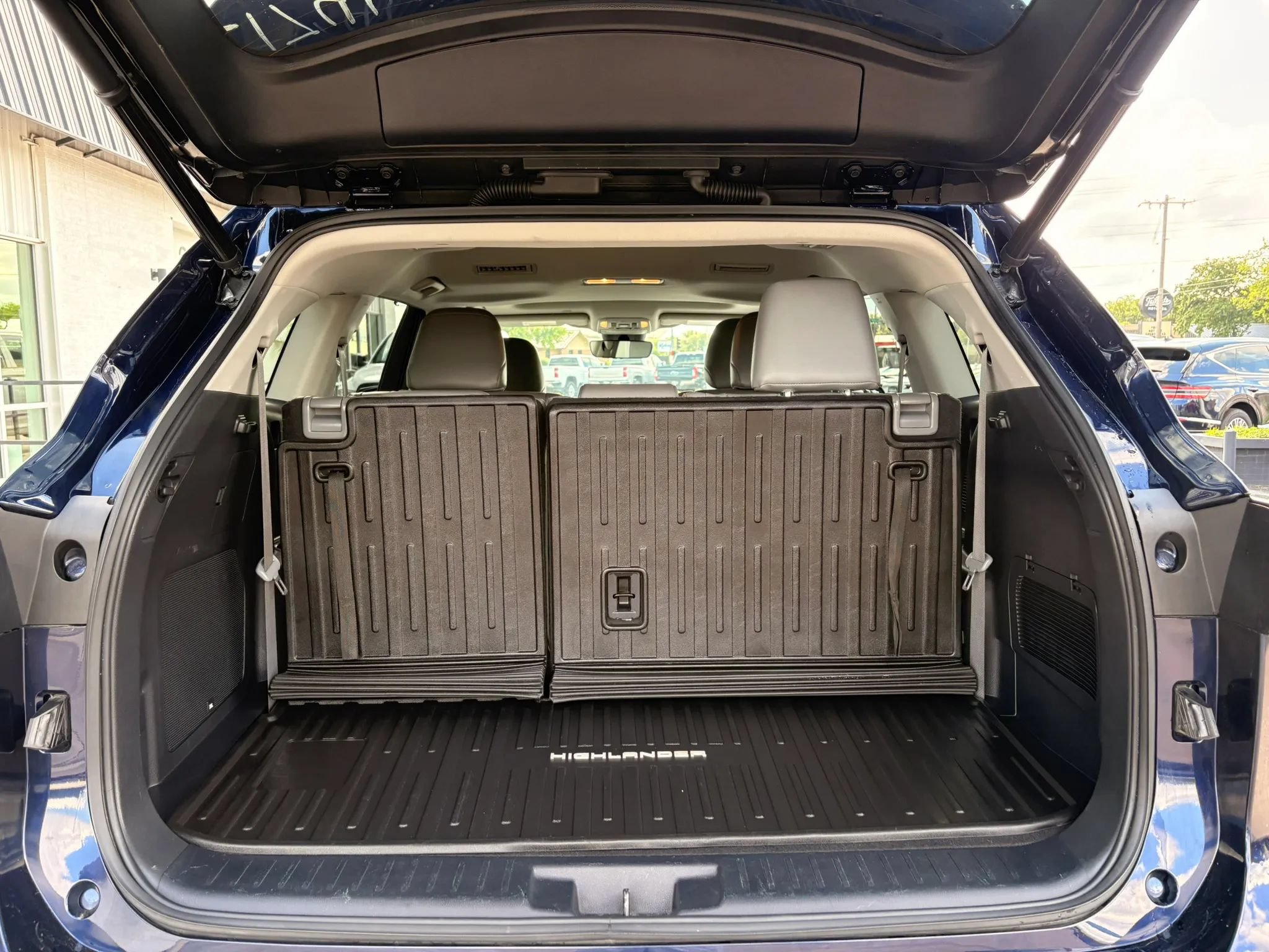 Used 2021 Toyota Highlander Limited AWD/4WD image 8