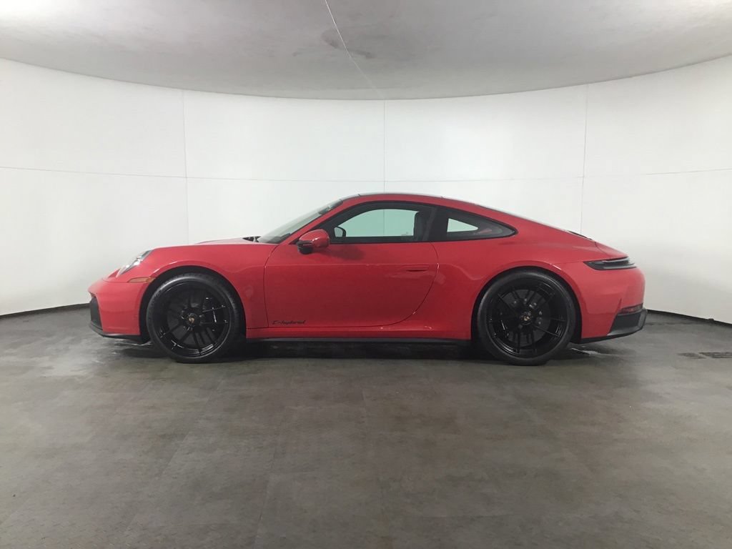 Certified 2025 Porsche 911 Carrera GTS RWD image 2