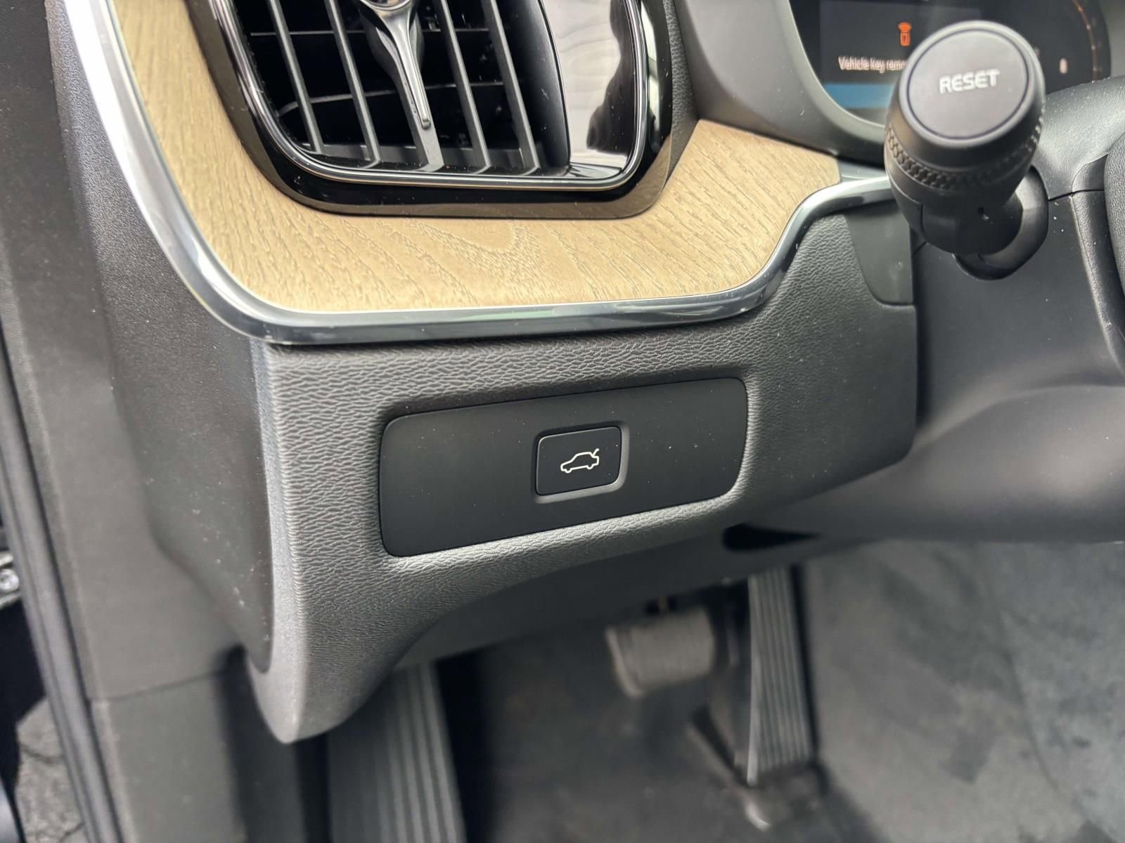 New 2026 Volvo XC60 B5 Plus w/ Protection Package Premier image 14