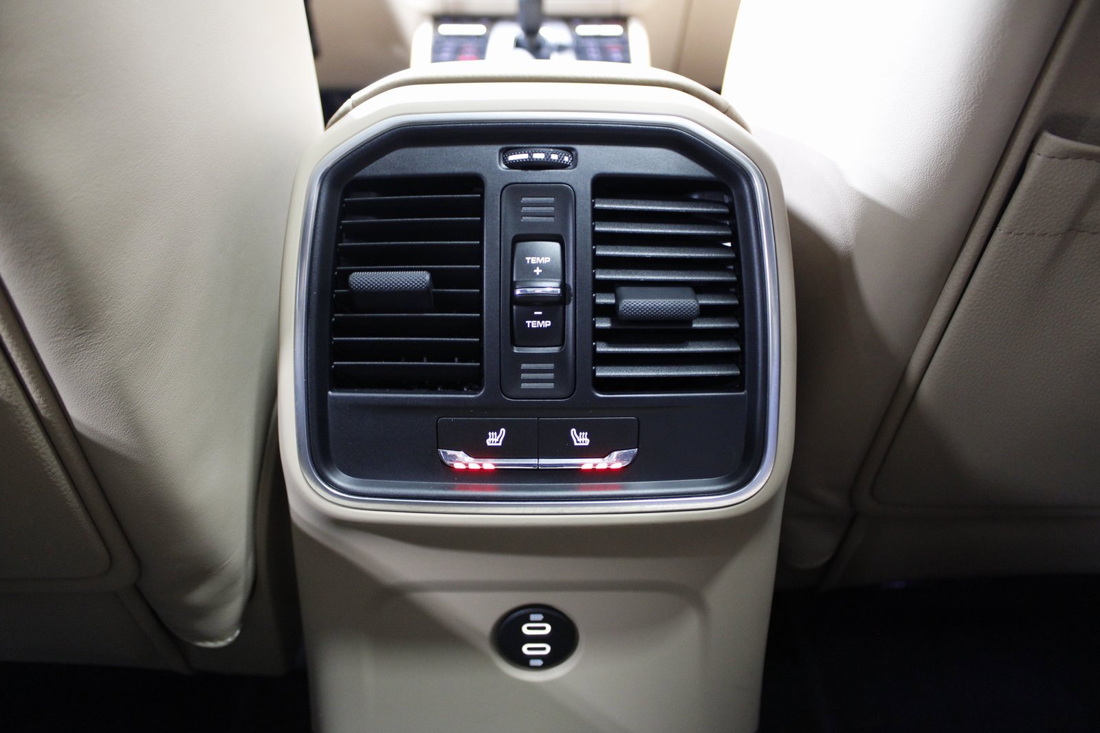 Certified 2025 Porsche Macan image 20