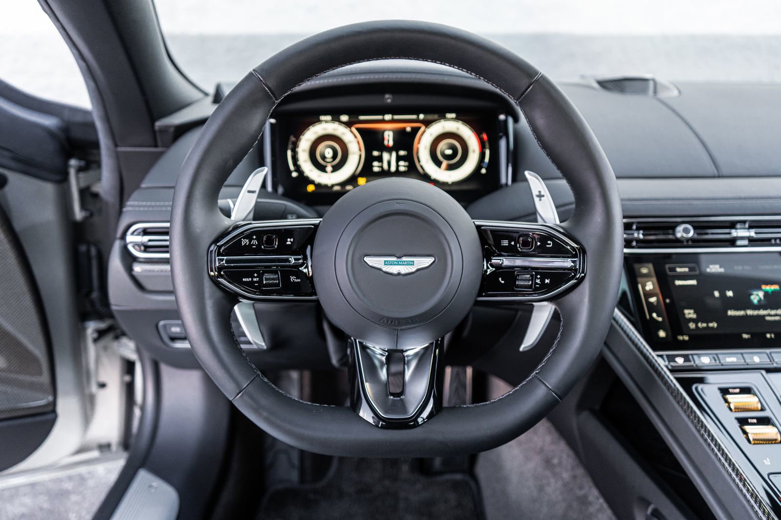 Used 2026 Aston Martin DB12 Coupe RWD image 32