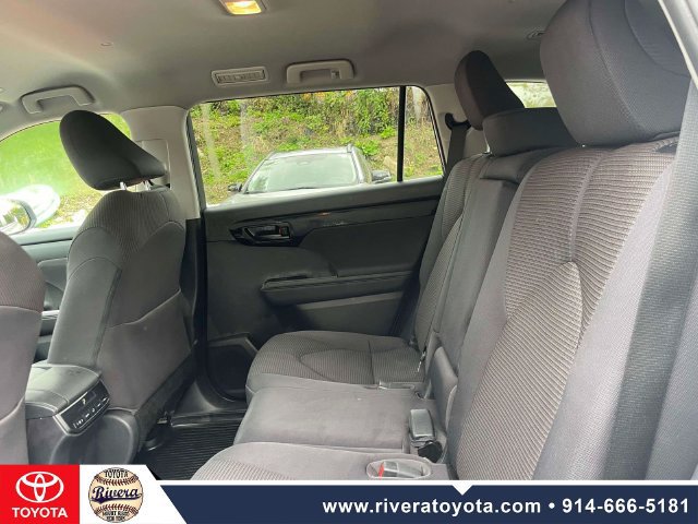 Used 2023 Toyota Highlander LE FWD image 13