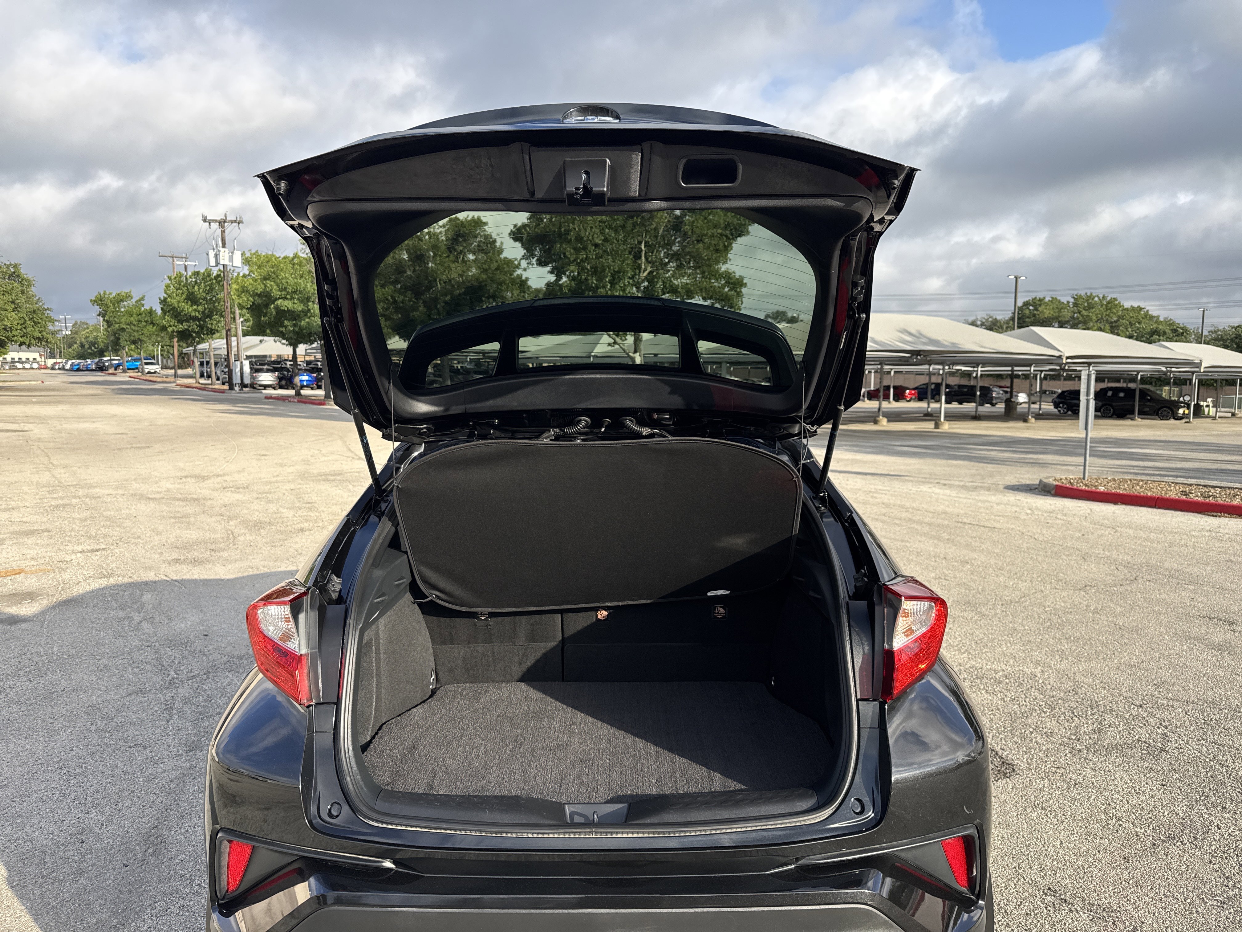 Used 2018 Toyota C-HR XLE FWD image 12