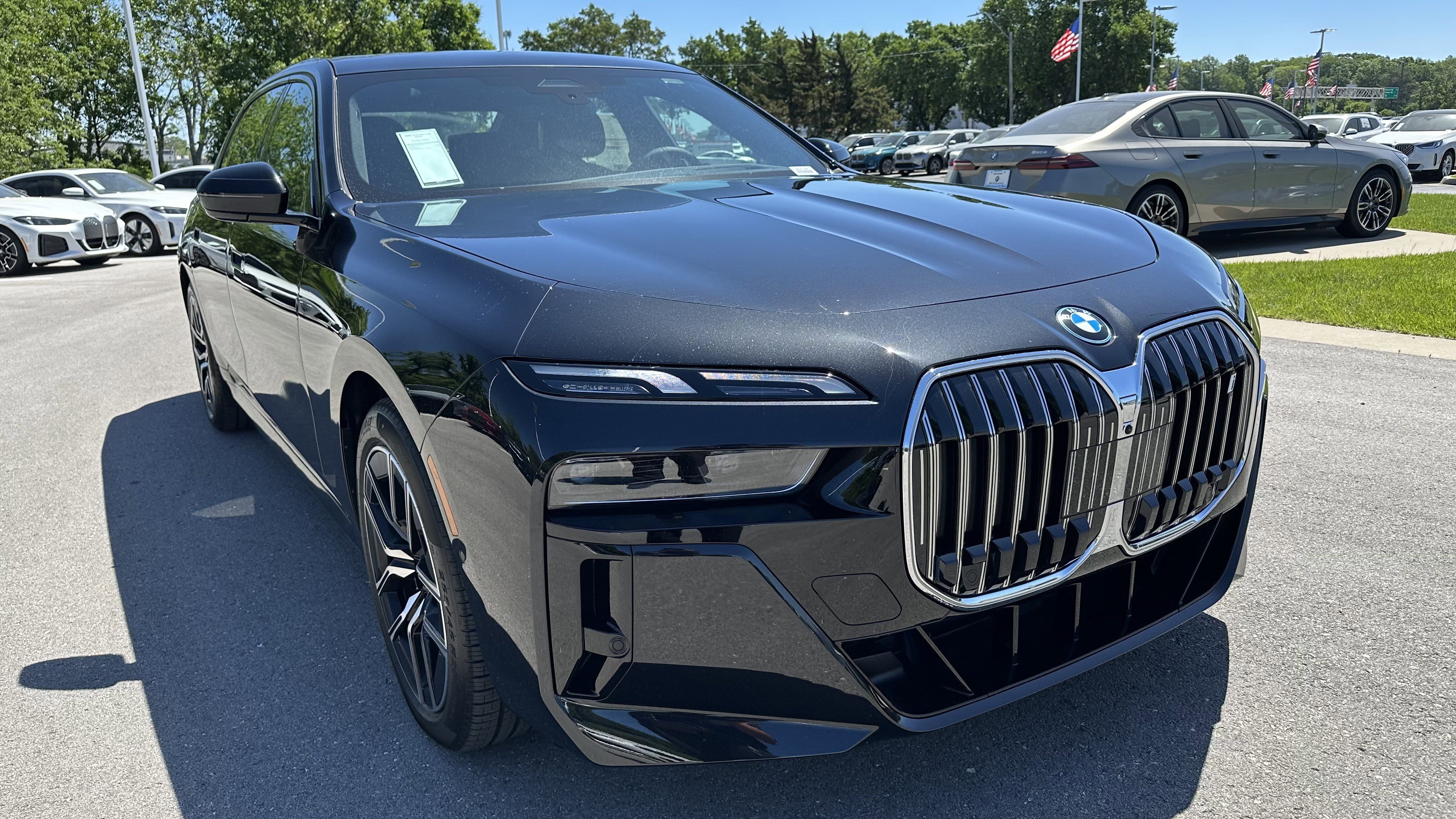 Used 2025 BMW i7 xDrive60 w/ M Sport Package RWD image 2